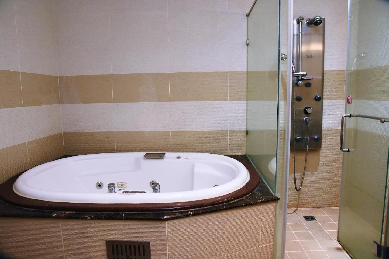 England Business Motel Yilan Extérieur photo