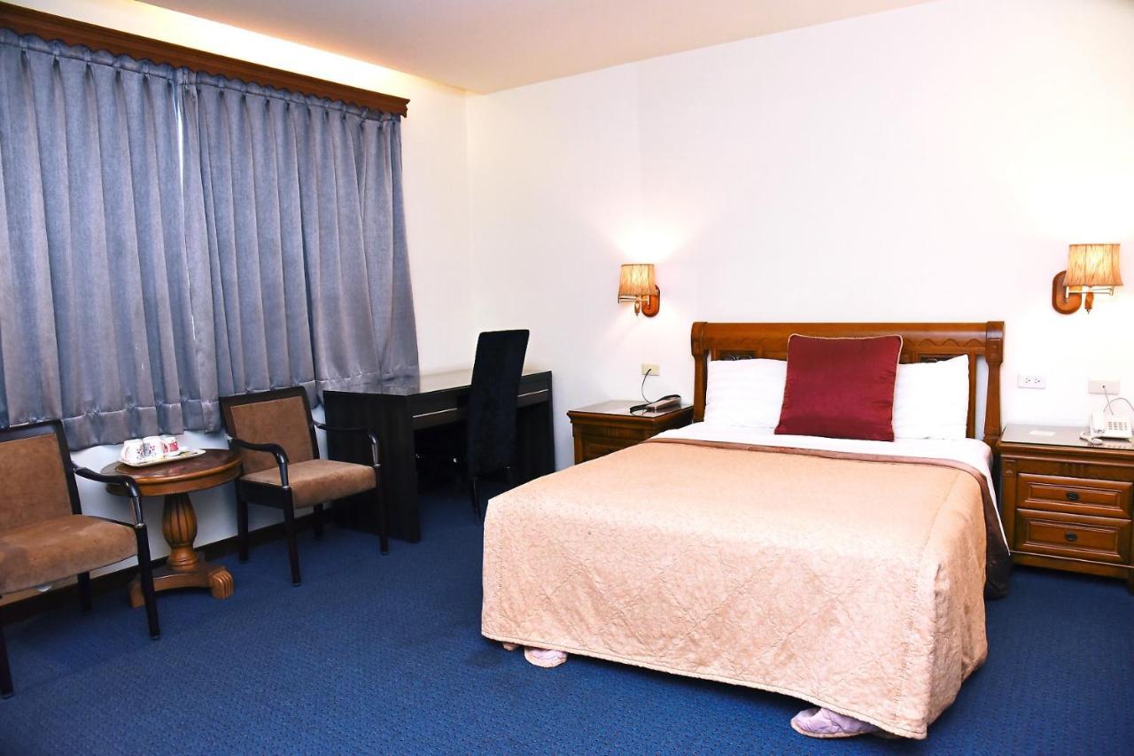 England Business Motel Yilan Extérieur photo