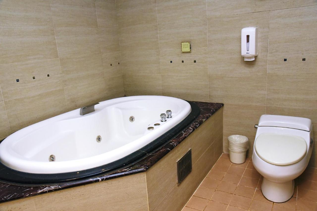 England Business Motel Yilan Extérieur photo