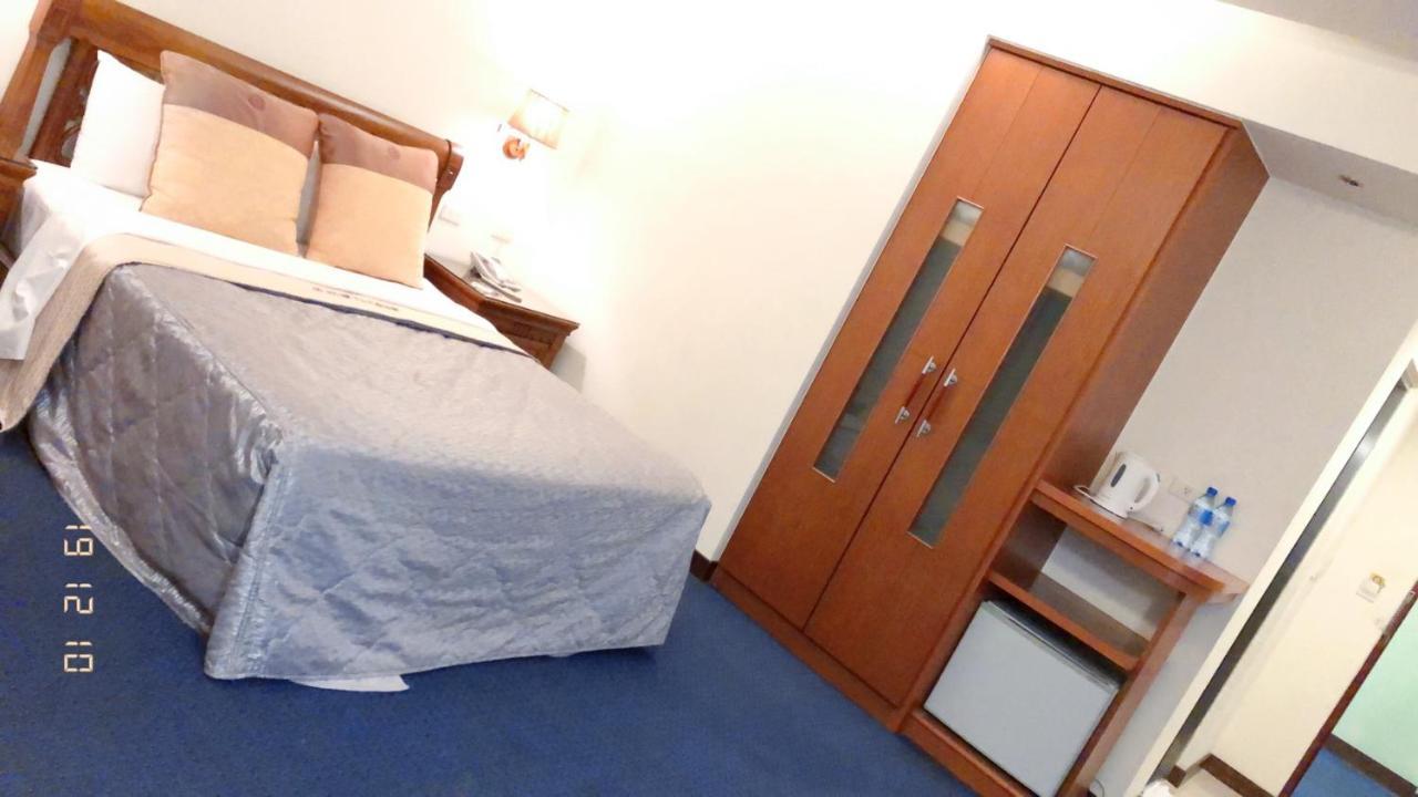 England Business Motel Yilan Extérieur photo